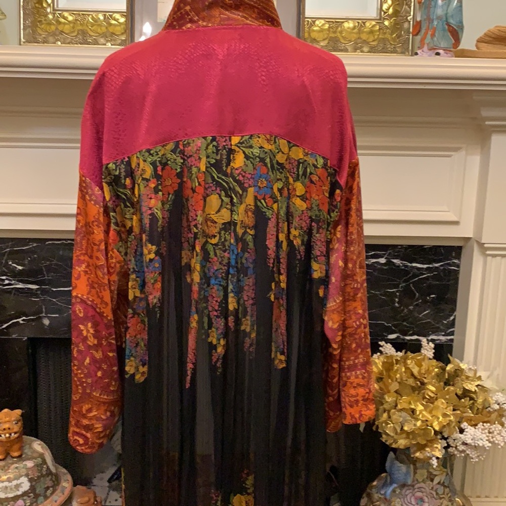NWOT. “Free People” fuchsia print Kimono - Picture 6 of 7